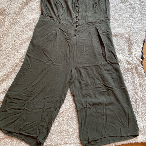 Kendall & Kylie Jumpsuit - Picture 3 of 7